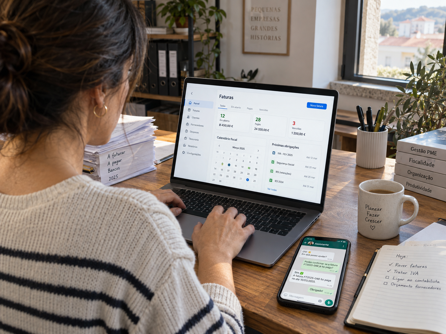 Responsável de escritório a rever o dashboard de faturação e o assistente de WhatsApp